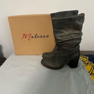Matisse Slouchy Mid-Calf Leather Heeled Boots in Gray